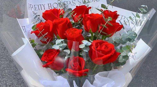 10 red roses bouquet
